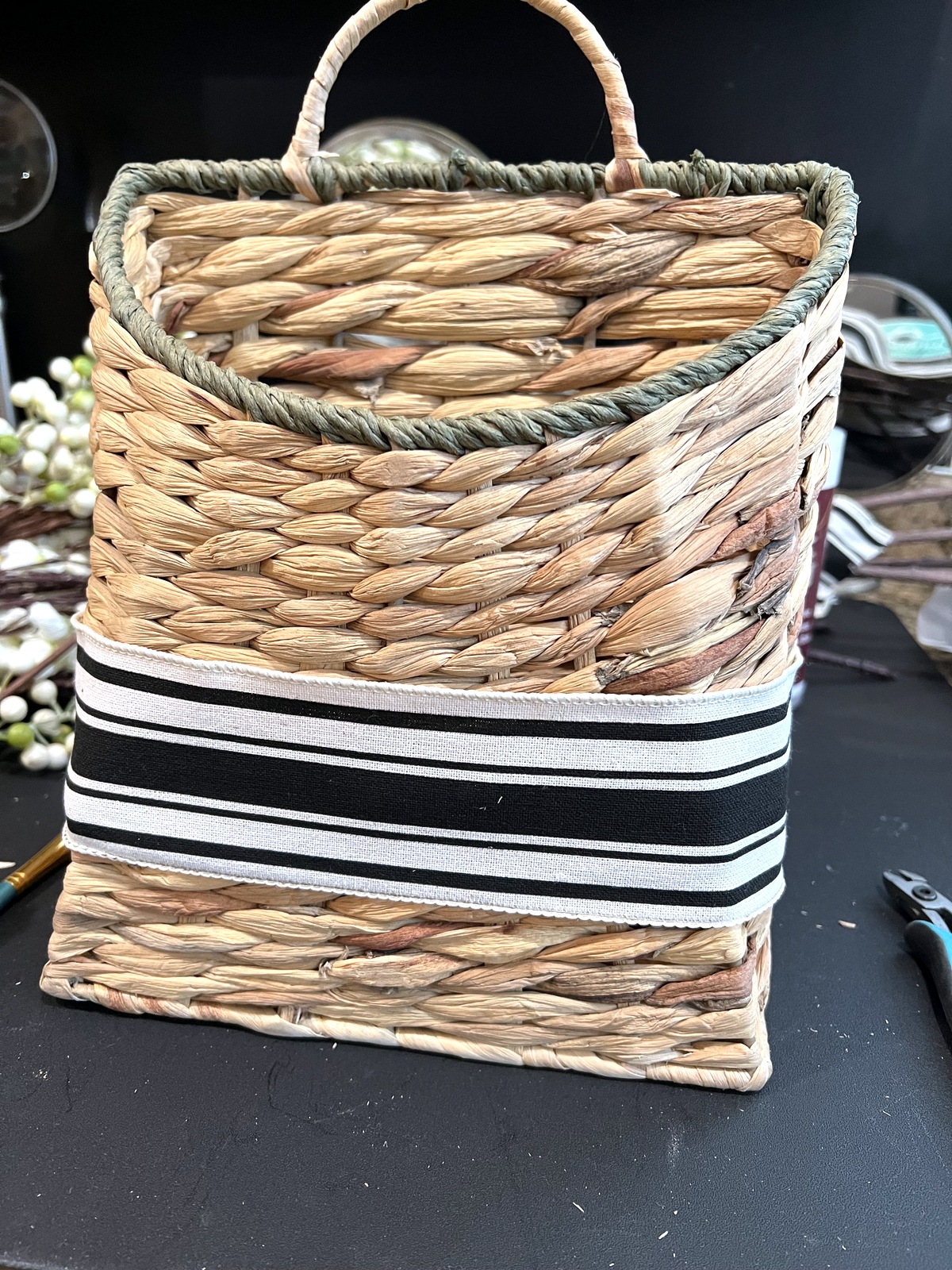 DIY Door Basket With Flowers - Kippi at Home