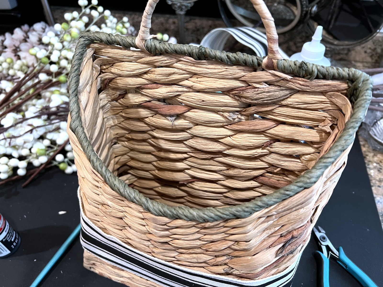 https://www.jaydeemahs.com/day-16-of-national-craft-month-craft-a-hanging-basket-of-flowers-for-your-front-door-decor/04-day-16-spring-door-basket-5/